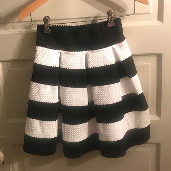 Black & White Bubble skirt! - Picture 5 of 6